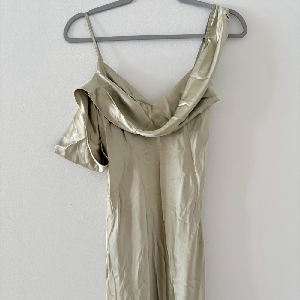 Reformation Ronda Silk Dress in Dried Herbs - Picture 4 of 9